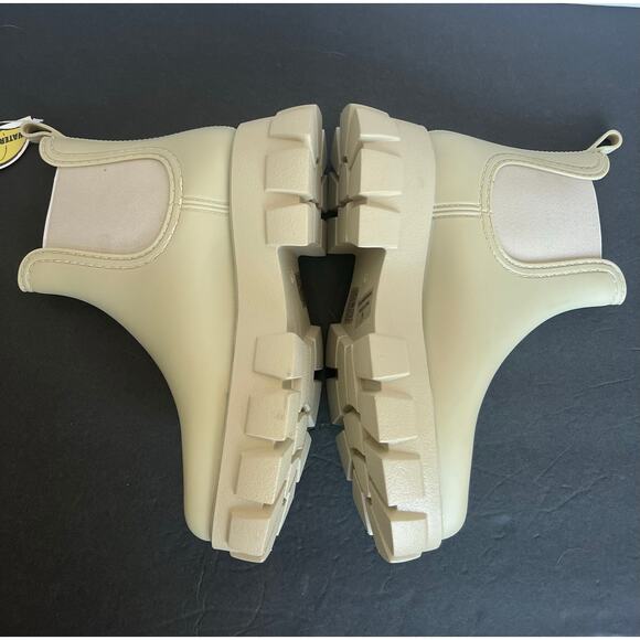 NWT Jeffrey Campbell Cream Pleu Platform Lug Sole Pull On Rain Chelsea Boots 9 - Picture 4 of 11